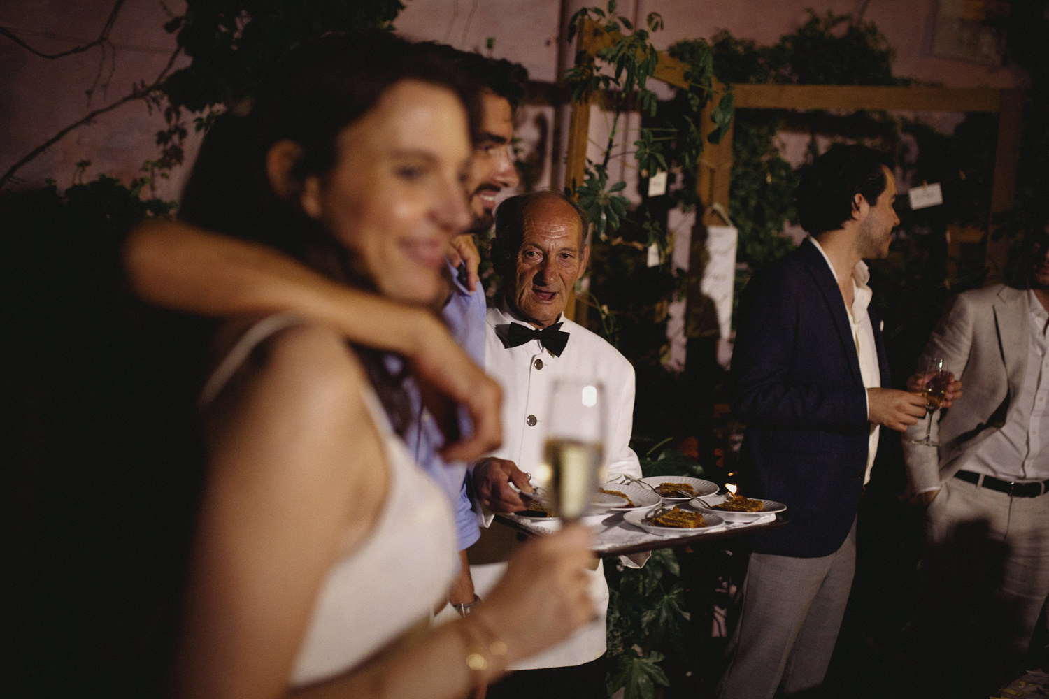 candid shot after cake cutting at quinta do hespanhol portugal wedding photographers based in Lisbon